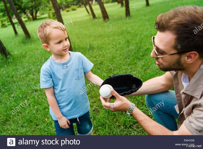 Каждый разведенный отец дарит своему сыну бейсбольную перчатку