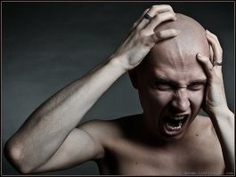 Пока спит побрили бы и посмотреть реакцию.