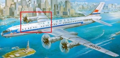 На первой картинке у самолета нет четвертого двигателя 
Ну, самого движка может и не видно, а пропеллеры где?