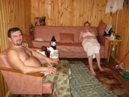 А теперь, пожалуйста, выложите их обычные фото с отдыха. А не эту постановочно-отретушированную хрень. 
Патаму чта все люди на отдыхе выглядят одинаково. Вот так: