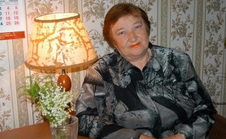 Насчёт конфет "Птичье молоко" - враки. 

"...Создательница конфет «Птичье молоко» Анна Чулкова умерла в возрасте 86 лет во Владивостоке. Об этом сообщается на сайте администрации города.

«Администрация города Владивостока и совет почетных граждан выражают глубокие соболезнования родным и близким Анны Федоровны Чулковой»,   говорится в сообщении. Церемония прощания с ней пройдет 28 апреля в часовне на Морском кладбище.

Анна Чулкова родилась в 1934 году в Рязанской области, а спустя шесть лет ее семья переехала на Дальний Восток. В 16 лет Чулкова начала работать на Владивостокской кондитерской фабрике...."