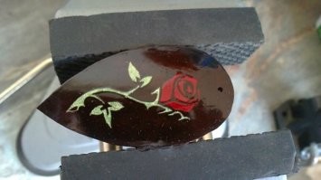 Согласен, если реч идет об инструмен, оружие и т.д.
Но я же говорил - мне не нужна была красота. Когда хочется что-то красивое, могу сделать. Вот - кулончики для жены, из кокоса и дерева. :)