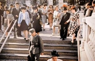 Вот Париж под немецкой оккупацией. Как видим, французы очень сильно страдали под немцами, поэтому очень жестко им сопротивлялись.