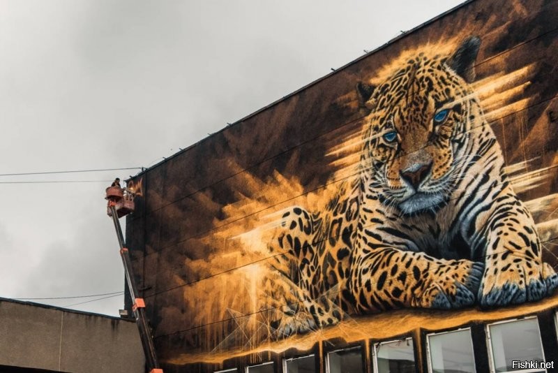 А мы во Владивостоке оплакиваем своего леопарда, которого нам нарисовал ЮАРовский художник Сонни. Но он обещал вернуться и сделать другую красивую картину... Администрация - вандалы!..