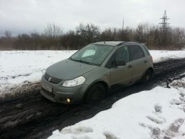 Был у меня SX4 автомат, передний привод... Не джип ни разу)
Полный привод тоже ограничен сильно...
и... на фото фиат седичи вообще)