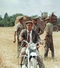 Это Меньшов В.В. в к/ф «Человек на своем месте» 1972 г. И он там нифига не агроном, а председатель