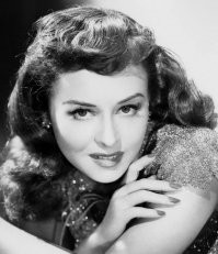 Всё никак не шла у меня из головы фотка из вашего поста... Почему такая странная?.. 
Оказалось всё просто - это вообще не Рита Хейворт. Это Полетт Годдар (Paulette Goddard)!  
Так куда там подписываться?..