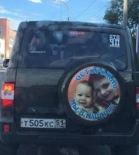 Уж простите, но мне сначала показалось, что это венок в котором вставлено фото!