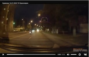 от мотоциклиста до перекрестка - порядка 50 метров. чем думал баран на ниссане, когда начинал поворачивать? 
видимо его мысль была "нечего тут на мотоциклах гонять ..."