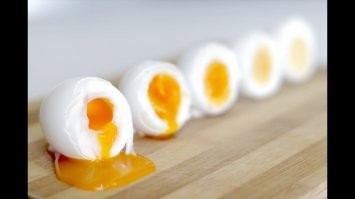 Чо за хрень?

1. Вот яйцо всмятку. А то, что в посте - это  "в мешочек".

2. А эта какая пентаграмма?