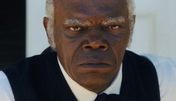 Три злые темнокожие пассажирки напали на сотрудников авиакомпании