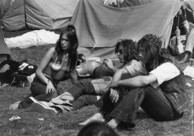 Как одевались американские старшеклассницы в эпоху хиппи