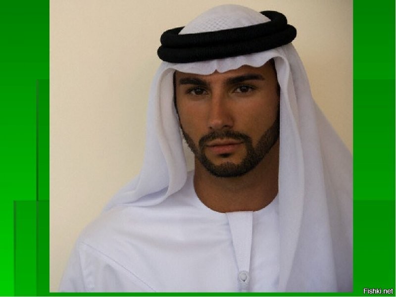 Добавлю еще несколько деталей:
Чаще всего куфию придерживает на голове икаль (он же игаль или эгалем). Это специальный обруч - жгут, который обматывают шерстью черного цвета, как правило, либо козьей, либо овечьей. Икаль считается символом мужественности и уважения. Иногда те, кто должны отомстить за убитого родственника по законам кровной мести (у арабов они очень распространены), снимают икаль и не носят его, пока не отомстят. Простой рабочий или грузчик на рынке может не носить икаль, завязывая куфию на манер тюрбана, но шейх или другой уважаемый человек никогда не появится в куфие без икаля.
Особо уважаемые люди, например, шейхи, особенно в Сирии, Палестине, Иордании, Ливане заворачивают нижние края куфии наверх, образуя нечто похожее по форме на средневековый остроконечный шлем. Арафат тоже так делал, хотя не был не только шейхом, но и бедуином вообще. Обратите внимание на фотографию.
Теперь о цветах: красный узор - иорданские бедуины, основа иорданской нации и элита иорданской армии. Красная куфия стала неотъемлимой частью парадной военной формы многих воинских подразделений Иордании, еще со времен Арабского легиона, созданного британцами. 
Белая куфия - страны Персидского залива (Эмираты, Катар, Бахрейн, Оман и Саудовская Аравия). Израильские бедуины тоже носят белый платок, чтобы отличаться от "феллахов" (их они презрительно называют "копающиеся в земле", то есть, у них, как у жителей Железных островов девиз "мы не сеем").
Темно-серый или черный орнамент - страны "Большой Сирии" (Ливан, Палестина, Израиль, Сирия). Молодежь в этих странах, кстати, в основном одевается по-европейски и куфии не носит. Исключение составляют те, кто специально закрывает лицо куфией во время демонстраций и беспорядков. 
И иллюстрации ко всему, мной сказанному.