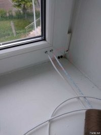 А зачем было сверлить движущуюся часть окна? Ниже на 3 см нельзя было? НУ как вариант.