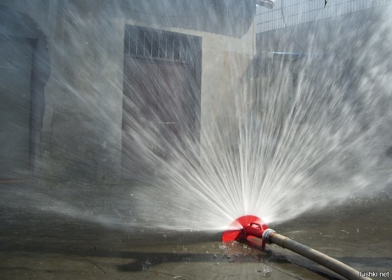 сейчас пожарного не перегружают ,ему и так тяжело
