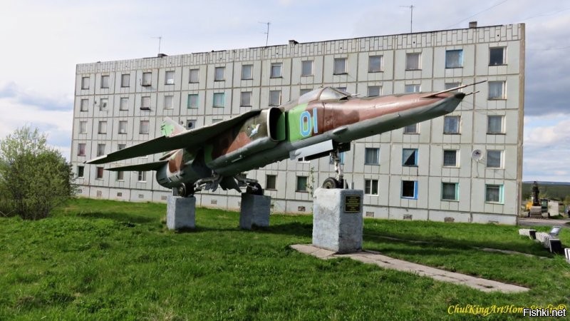 А я из Оленегорска (посёлок Высокий) Мурманской области (с 6-ти до 13-ти лет там проживал).Мы конечно пацанами не знали,что "стратеги и дальники-Ту-22 летают на Кубу" и ещё кое-куда.И про катастрофы слышали не по телевизору а из форточки.