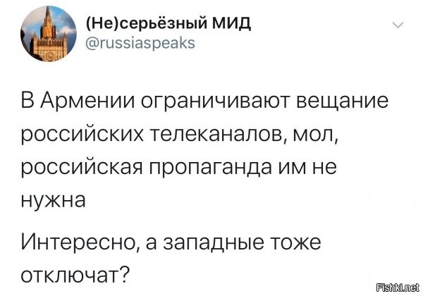 параллельно не забывают орать: "Россия, защити!!!!!". это не шутка. реально орут об этом. ибо знают. что азеры и турки с ними сделают. .но барин велел срать в тапки медведю...