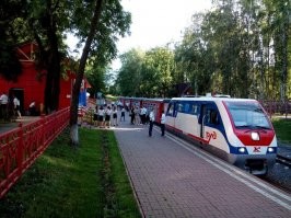Сам ходил в кружок детской железной дороге в г.Новомосковск Тульской обл. Было очень интересно. В осенне- зимний период мы проходили теорию, а летом была практика. Каждый день тебе давали пробовать новую профессию. Начиная от простого путейца и заканчивая машинистом (правда это уже разрешали только старшеклассники ( обучение было 3 года). Дорога работает до сих пор.