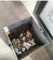 Это когда в киндерах нашли машинное масло. Многие покупают детям шоколадку выбрасывали, а яйцо с игрушкой детям давали.