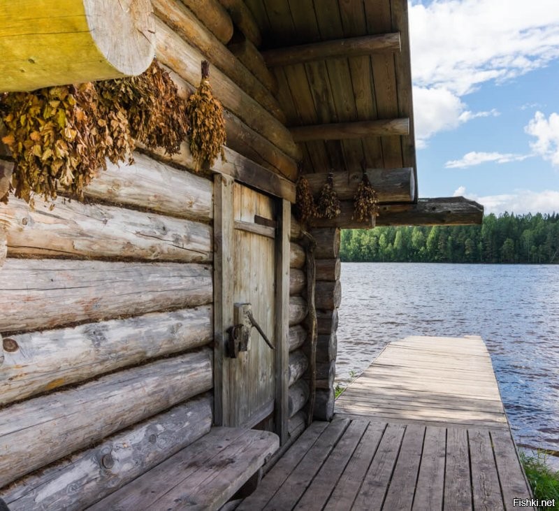 ......... и чуть ниже по течению реки , банька .