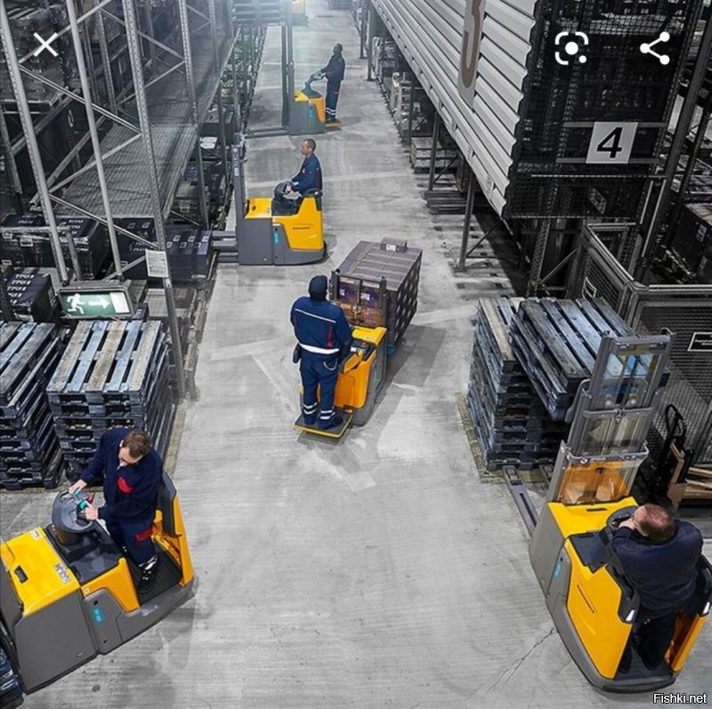 Я не знаю в какой деревне вы живёте и в каких розничных магазинах что там у вас разгружают. Магазин "сантехник" в подвале панельной пятиэтажки?
Мы дом строили, вы мне будете рассказывать как доставляют, разгружают и как все происходит?
Сейчас, наверно открою страшную тайну, только никому не рассказывайте. Прогресс дошёл до того, что фура имеет свой погрузчик, не то, что какой то там магазин. 
 вот это поворот. Да? 
А видов этих погрузчиков 100500. 
Так что подтирайте сопли, господа мужчины, совершенно рядовая работа.