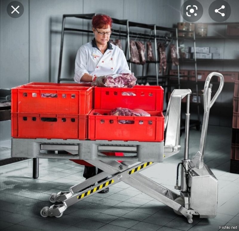 Я не знаю в какой деревне вы живёте и в каких розничных магазинах что там у вас разгружают. Магазин "сантехник" в подвале панельной пятиэтажки?
Мы дом строили, вы мне будете рассказывать как доставляют, разгружают и как все происходит?
Сейчас, наверно открою страшную тайну, только никому не рассказывайте. Прогресс дошёл до того, что фура имеет свой погрузчик, не то, что какой то там магазин. 
 вот это поворот. Да? 
А видов этих погрузчиков 100500. 
Так что подтирайте сопли, господа мужчины, совершенно рядовая работа.