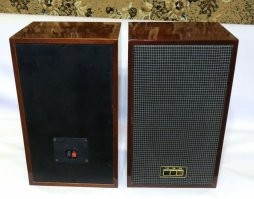 Кроме Электроника 150АС-001 - всё пукалки,хотя надо отдать должное 6АС-2 звучали неплохо,но чисто так в кабинет или спальню. Проигрыватель,которыми они комплектовались имел какой то повальный брак (много видел их в Гостинке по предпроду забракованные) 
6АСШ-1 Вега - насколько помню шли в комплекте со здоровым ящиком на морде приёмкик сверху проигрыватель какой то простенький
===
Из интересных разработок были ещё 25АС Вега ,трёхполоска с тремя кнопками (  фильтрами) на морде .