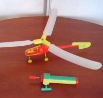 Запускается дёрганьем за шнурок