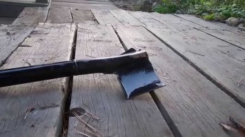 Сейчас Фишкарик маде ин Суоми найти сложновато. В основной массе идут сделанные, типа, в Ленобласти.
При профессиональном использовании, их железная лопата, дохнет за 2-3 месяца. На полный сезон в лесном питомнике не хватает...

Картинка не моя, но крайняя стадия поломки выглядит именно так: