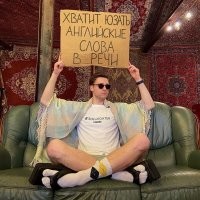 «Чувак с табличкой»: парень устраивает одиночные пикеты против вещей, которые достали абсолютно всех