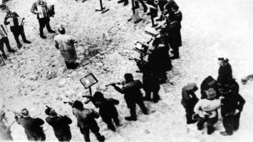 Яновскому лагерю и "Танго смерти" посвящён раздел книги Сергея Кузьмина "Сроку давности не подлежит". Автор был одним из ответственных сотрудников Чрезвычайной государственной комиссии по установлению и расследованию преступлений нацистов.