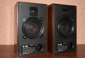 В юности был такой маг и такие колонки, даже без усилка звучало недурственно.