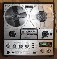 В юности был такой маг и такие колонки, даже без усилка звучало недурственно.