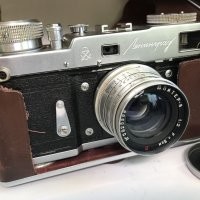 Ленинград. Научил отец фотографировать, потом при разводе оставил мне на память. До сих пор в рабочем состоянии, лишь перемотка обратная на бобину поломалась, что-то внутри хрупнуло. Но остальное - держится вроде. Беру в руки, маю вещь ! Кожаный футляр, родной к нему фотоэкспонометр той же марки, моя ностальгия по тем временам, когда ещё не была цветная фотография обыденностью ...