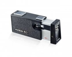 Забыли представить фотоаппарат "Киев 30", который был у меня в детстве.