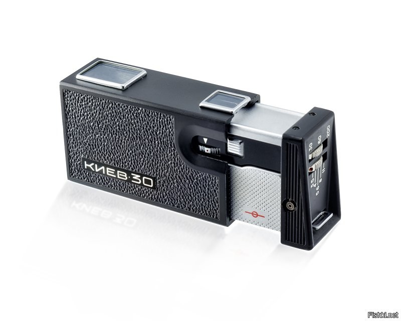 Забыли представить фотоаппарат "Киев 30", который был у меня в детстве.