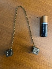 "Что это такое, кто знает?"

батарейка дюрасел