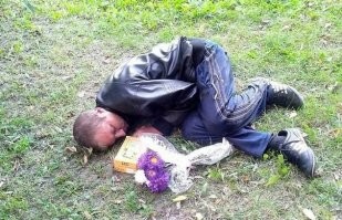 А ты опять сегодня не пришла,

А я так ждал, надеялся и верил....