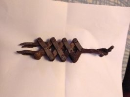 А это вообще какая-то запредельно брутальная фигня. В Москве ходит легенда о Царицынком растаращивателе. Это явно инструмент из его арменала.