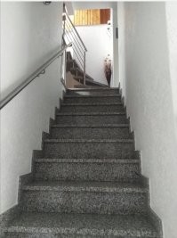 Началось, эхсперт на эхсперт, была б тема про пингвинов, вы б 20 лет пингвинов дркссировали.
Если б ты реально был с этим связан, то не втирал бы дичь, что на высоту 5 метров ты ручками палеты по 5т забрасываешь или по мешку их сортируешь. Потому что стелажи, где нужна тая высота это явно не магазин, в котором по мешкам торгуют для бабушек стену подправить. 

Дальше, все, о чем я говорю я знаю лично начиная от дома, заканчивая строительным и мебельными супермаркетами и склада и. 
Всё мои фото это то, что я видела своими глазами.
Так что не надо сейчас этого напускного интернет авторитета, типа у вас картинки, а я..... 

И последнее, обычный дом, 3 этажа (2 полноценный и крыша, ну то есть сосрубленными стенами), про цену промолчу, это некультурно.Все делала строительная компания и мне пофигу их это машина, они нанимают или заказывают. Это их личное дело

Вот фото со складов наших супермаркетов. 
Не переживайте, рано или поздно и до вас дойдёт прогресс.