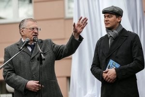 - Кого туда пошлем, Владимир Вольфович?
- Да пошлите кого не жалко. Где этот придурок?! А вот он!