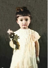 Очередной сбор информации, ещё и бабки платишь. На сегодня лучшая редакция фото это фотошоп. 10-ти минутный обучающий ролик на ютуб и фотка уже другая. Нейросеть от Майл.ру работает, но пока слабовата.