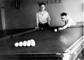 Меил ру ко Дню Победы запустили бесплатный сервис по восстановлению фотографий, а тут я должен заплатить "всего" 9 долларов, лохотрон какой то