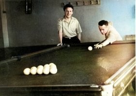 Меил ру ко Дню Победы запустили бесплатный сервис по восстановлению фотографий, а тут я должен заплатить "всего" 9 долларов, лохотрон какой то