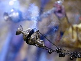 Вот такой штукой можно дистанционно не только о.уячить, но и демонов изгнать...