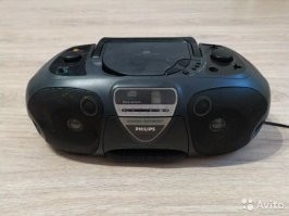 У меня уже в конце 90-х был "Бумбокс от Филипс", шесть больших батареек надолго хватало.