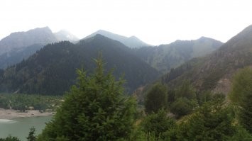 Иссыкское озеро и ущелье реки Иссык.