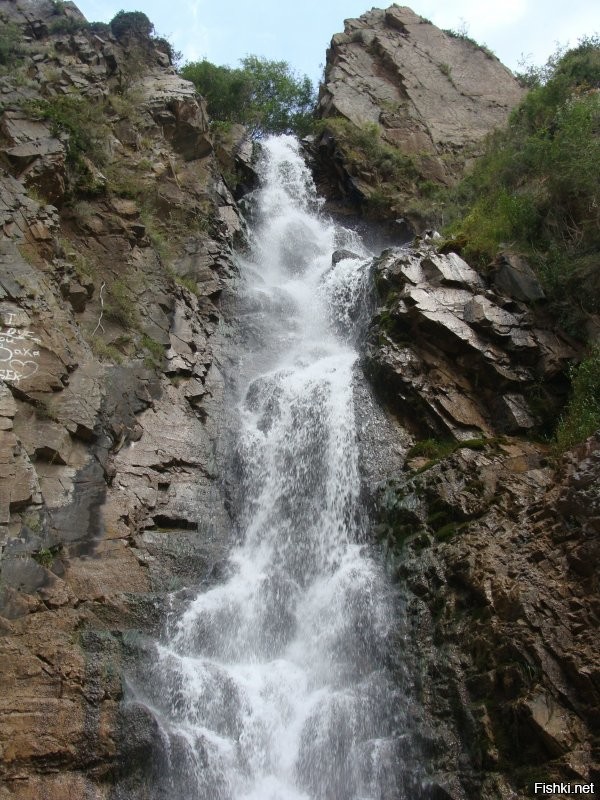 Тургенское ущелье.
Вид по дороге к водопаду и водопад.