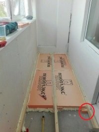 Посмотрел, поржал.

1) На что опираются лаги? Судя по фото на пеноплэкс.  Он же просядет через некоторое время.
2) Данная монтажная пена не является теплоизолирующим материалом.  Нужна специальная пена для утепления.