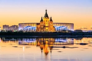 На последней картинке стадион в Рио де Жанейро (Бразилия). 
К слову олимпийский комплекс в Сочи функционирует на полную.
Многие здания получили новое направление.
Меня всегда удивляло, как люди, не знающие что получится в итоге, заранее все критикуют. 
Это как у нас стадион в Нижнем Новгороде, сколько говна вылили: и у архитектора руки из жопы (хотя был конкурс и ФИФА одобрило), и храм не видно, и старые пакгаузы снесли (эту ржавую рухлядь).
А потом смотрю на Ютубе и читаю комментарии иностранцев по Нижний Новгород: какой красивый город, как архитекторы удачно его вписали на фоне церкви. И только нашим людям ничего не нравится.(((
